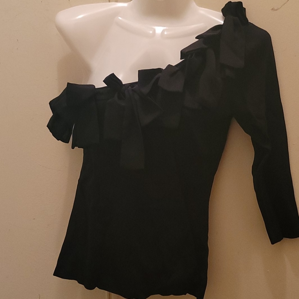 Venus ones shoulder top